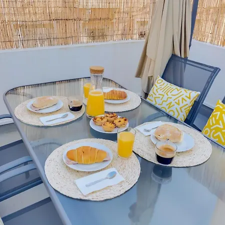 Faro: Casa Trevo Com Terraco Bbq פארו