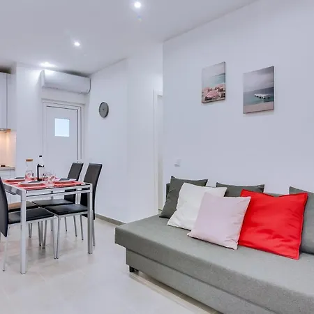 Faro: Casa Trevo Com Terraco Bbq Faro