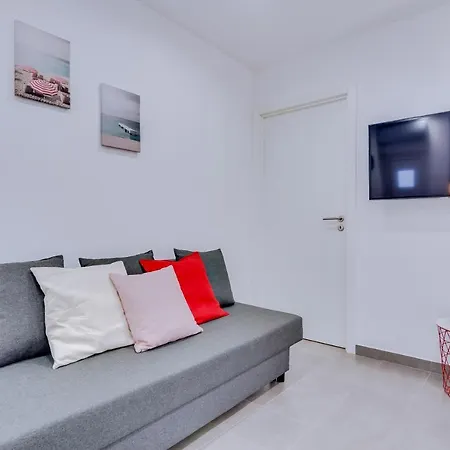 Faro: Casa Trevo Com Terraco Bbq Faro